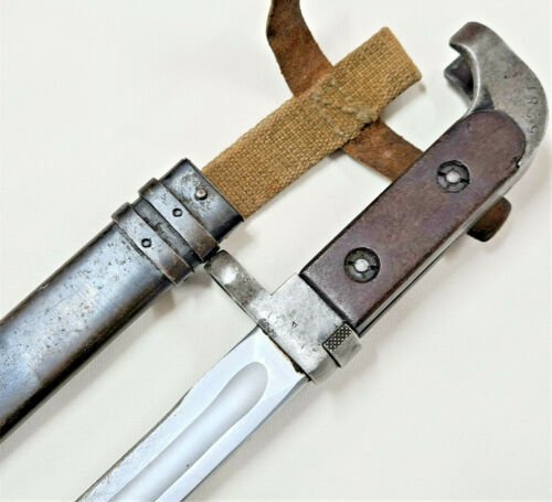 Russian AK47 bayonet with T on scabbard 1.jpg